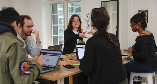 Séance de travail entre étudiants