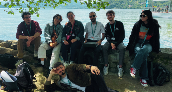 un groupe d'étudiants à Annecy